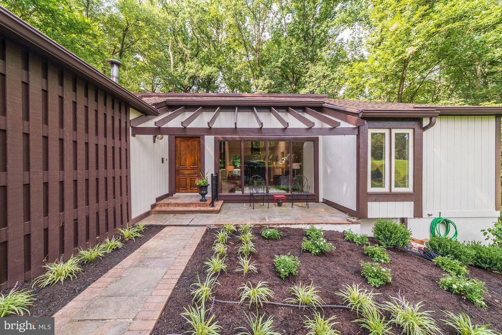 1726 Abbey Oak Dr, Vienna, VA 22182